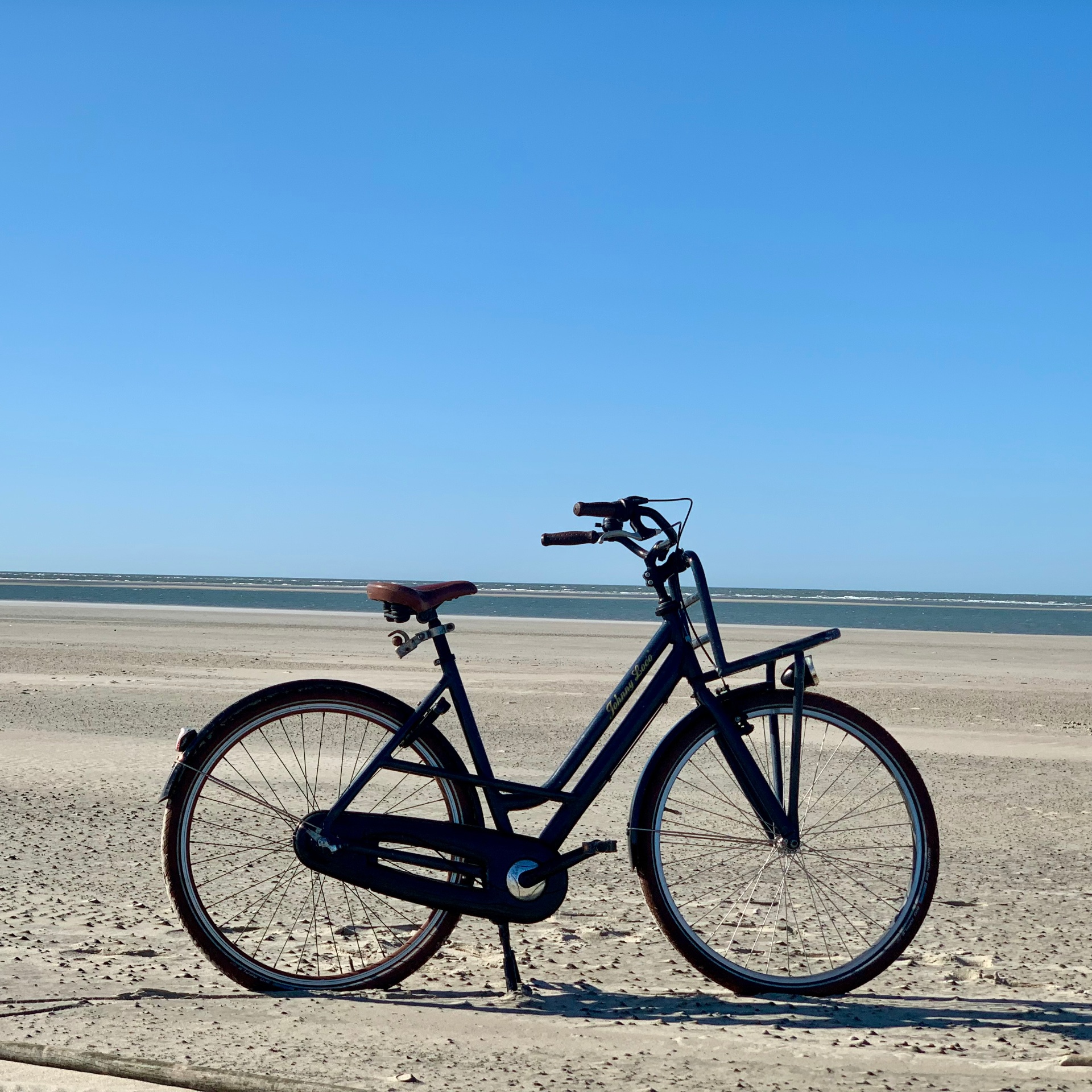 Bohlenweg zum Nordseestrand in der Dämmerung